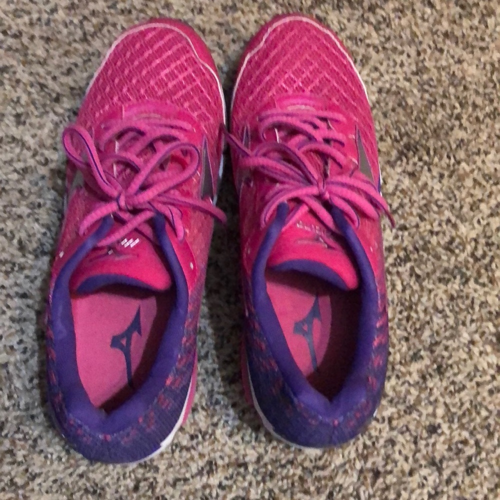 Mizuno tennis shoes